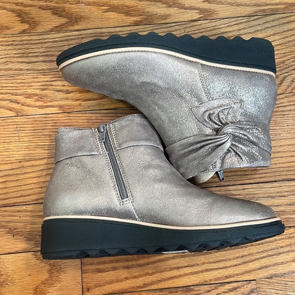 Clarks Sharon Salon Boot Pewter Metallic‎ 8M NWT - Picture 3 of 10
